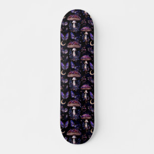 Dunkler Hexen-Pilz-Schmetterling-Himmelsmuster Skateboard