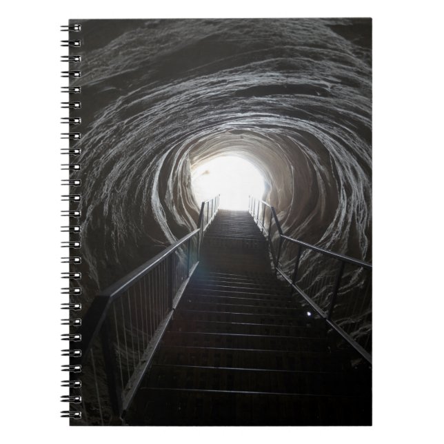 Dunkler Höhlentunnel Notizblock (Vorderseite)