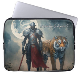 Dunkler mittelalterlicher Ritter und Tiger-Mond-Be Laptopschutzhülle