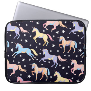 Dunkles Einhornmuster. Seamless Unicorn und Star d Laptopschutzhülle