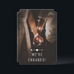 Dunkles Foto | Ankündigung der Verlobung | Karte |<br><div class="desc">Heiraten,  aber haben das Date nicht Set? Lass allen,  dass es eine Hochzeit gibt...  bald. Laden Sie Ihr eigenes Foto von Ihrem Computer oder Ihrem Mobiltelefon hoch. Einfach anzupassen. Koordiniert mit anderen minimalistischen,  monochromen Stücken in meinem Shop. Siehe Sammlung. | | KLICKEN SIE AUF DIESEN SHOP |</div>