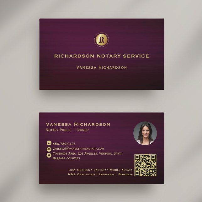 Dunkles Lila und Gold Monogram Sleek Notary QR Fot Visitenkarte (Von Creator hochgeladen)