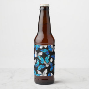 Dunkles Nahtloses Muster mit blauen Schmetterlinge Bierflaschenetikett