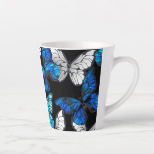 Dunkles Nahtloses Muster mit blauen Schmetterlinge Milchtasse
