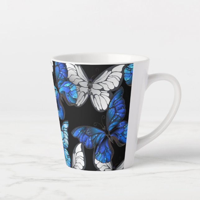 Dunkles Nahtloses Muster mit blauen Schmetterlinge Milchtasse (Rechts)