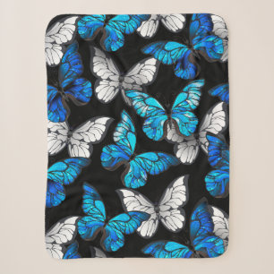 Dunkles Nahtloses Muster mit blauen Schmetterlinge Sherpadecke