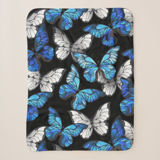 Dunkles Nahtloses Muster mit blauen Schmetterlinge Sherpadecke (Vorderseite)
