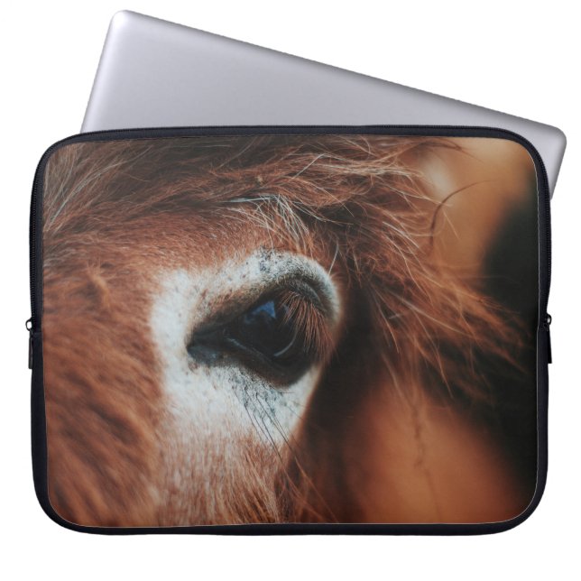 DUNKLES PFERD AUGE LAPTOPSCHUTZHÜLLE (Vorderseite)