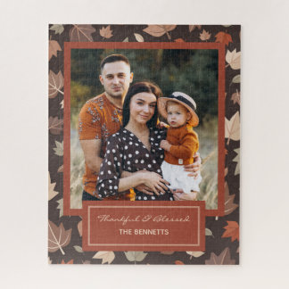 Dunkles rustikales Herbst-Familienfoto-Andenken