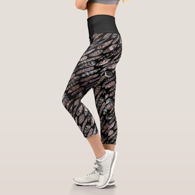 Dunkles Tone Feather Muster auf schwarz gedruckt Capri Leggings (Links)