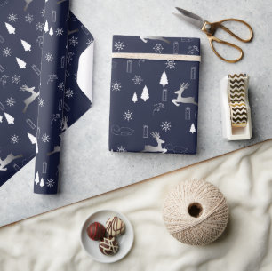 Dunkles Umverpackpapier mit silbernen Rentieren Geschenkpapier