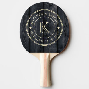 Dunkles verbranntes Holz Hochzeitsmonogramm Stern Tischtennis Schläger
