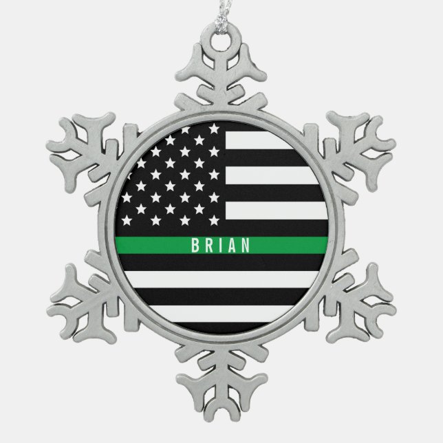 Dünne grüne Linie militärischer mit Monogramm Name Schneeflocken Zinn-Ornament (Vorderseite)
