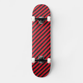 Dünne schwarze und rote Diagonalstreifen Skateboard