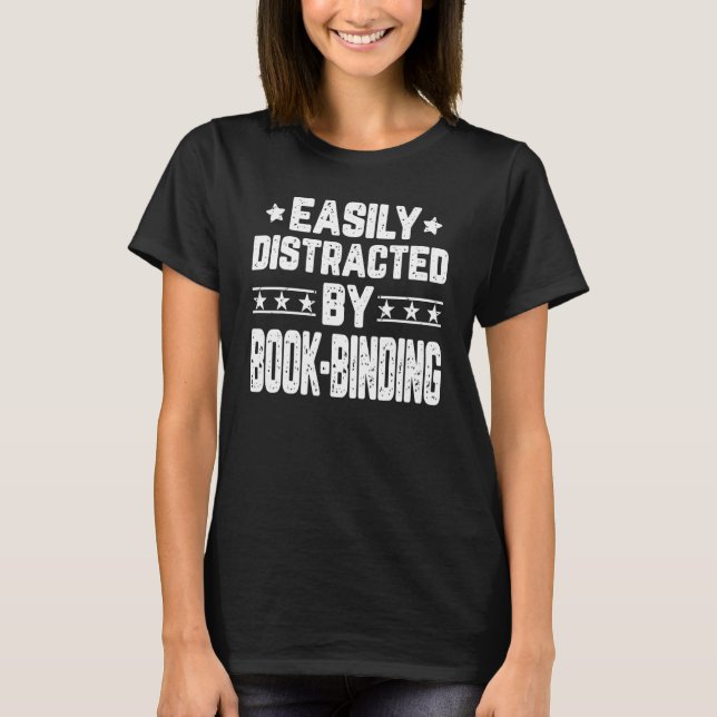 Durch Buchbinderbinder leicht ablenkbar T-Shirt (Vorderseite)