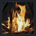 Durch die Flammen Halstuch<br><div class="desc">Ein Sommerfeuer im Hinterhof.</div>