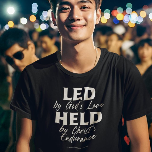 DURCH GOTTES LIEBE DURCH CHRISTS VERURSACHUNG T-Shirt (Von Creator hochgeladen)