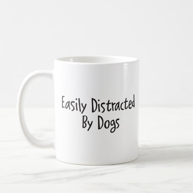 Durch Hunde leicht abgelenkt Kaffeetasse (Links)