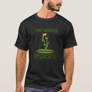 Durch Schaltkreise abgelenkt Spannung Elektroarbei T-Shirt