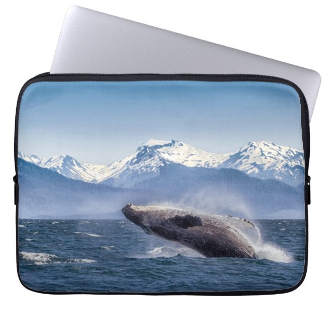 Durchbrechen des Buckel-Wals in Alaska Laptopschutzhülle (Vorderseite)
