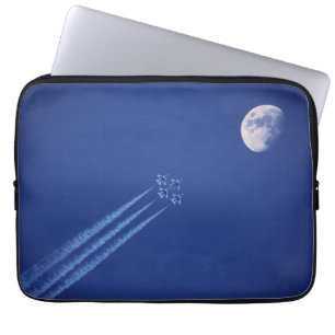 Düsenflugzeuge neben dem Mond   British Columbia Laptopschutzhülle