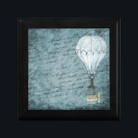 Dusk Blue Hot Air Ballon Steampunk Handwriting Erinnerungskiste<br><div class="desc">Dieses Design verfügt über einen Viktorianischen Steampunk Hot Air Ballon sanft fliegen vor einem Scrapbook Hintergrundseite gefüllt mit Handschriften mit Schattierungen von weich, dunkelblau gewaschen. Dieses ruhige Design wird von Männern und Frauen gleichermaßen geliebt, was es zu einem Geschenk für jeden auf Ihrer Liste, der Vintag, Viktorianisch, Steampunk und die...</div>