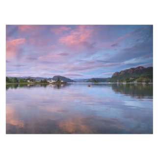 Dusk Sky Reflections auf Loch Carron Tischdecke