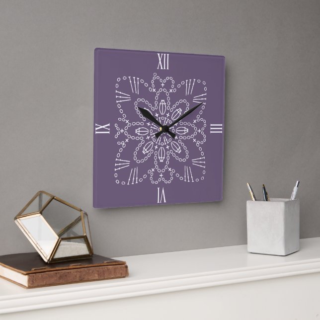 Dusky Lila Crochet Chart Square Wall Clock Quadratische Wanduhr (Büro)