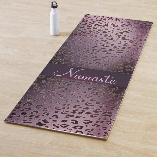 Dusky Violet Leopard Namaste Yogamatte (Beispiel)