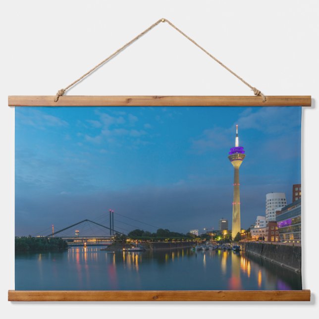 Düsseldorf Deutschland Wandteppich Mit Holzrahmen (Vorne)