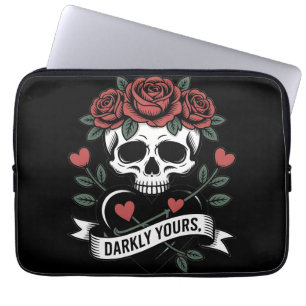 Düster-Ihr Grafik: Gothic-Schädel mit roten Rosen  Laptopschutzhülle
