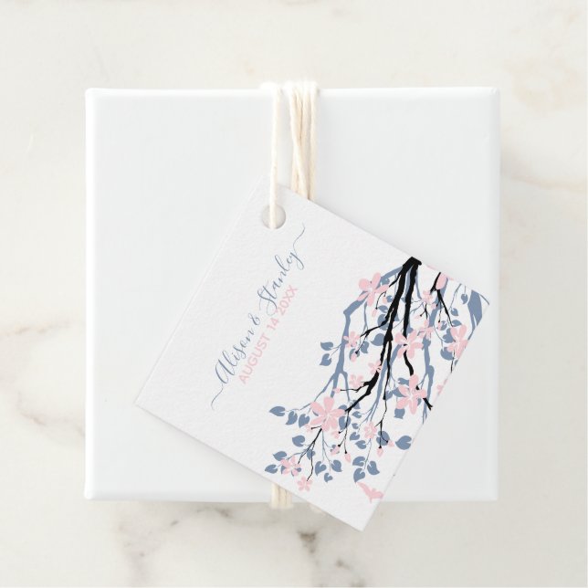 Dusty blauer Zweig mit rot-rosa Blume Hochzeit Geschenkanhänger (Beispiel)
