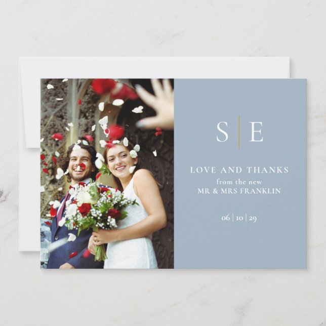 Dusty Blue and Gold Monogram 2 Foto Wedding Einladung (Vorderseite)