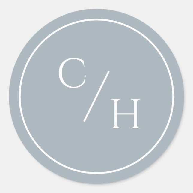Dusty Blue and White Round mit 2 Initialen Runder Aufkleber (Vorderseite)