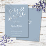 Dusty Blue Baby Boy Sprinkle Dusche Einladung<br><div class="desc">Eine moderne minimalistische Babysprinkle-Dusche mit niedlichem,  handgezeichnet Herz und stilvoller Typografie auf staubblauem Hintergrund. Entwickelt von Thisisnotme©</div>