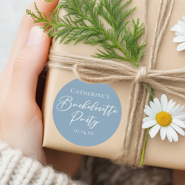Dusty Blue Bachelorette Party Custom White Script Runder Aufkleber (Von Creator hochgeladen)