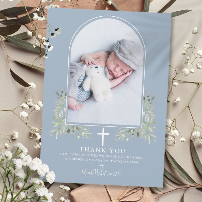 Dusty Blue Baptism Greenerity Arch Foto Dankeskarte (Dusty Blue Baptism Greenery Arch Photo Thank You Card)