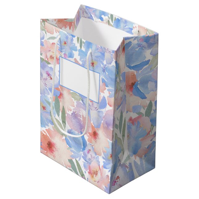 Dusty Blue Blush Pink Blumenbeutel Mittlere Geschenktüte (Vorderseite Schrägansicht)