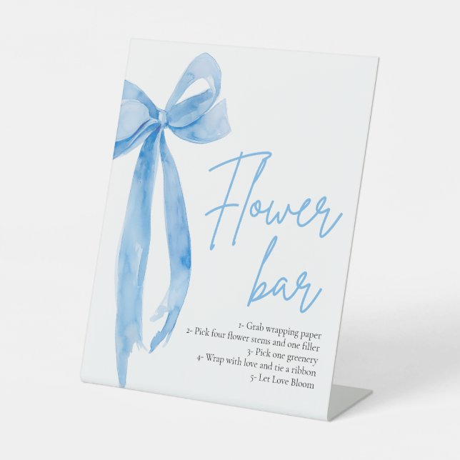 Dusty Blue Bow Brautparty Blume Bar Sign Sockelschild (Vorderseite)