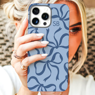 Dusty Blue Bow Monogram iPhone 16 Pro Max Hülle