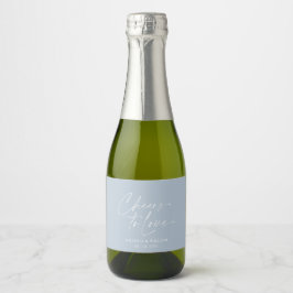 Dusty Blue "Cheers to Liebe" Hochzeit