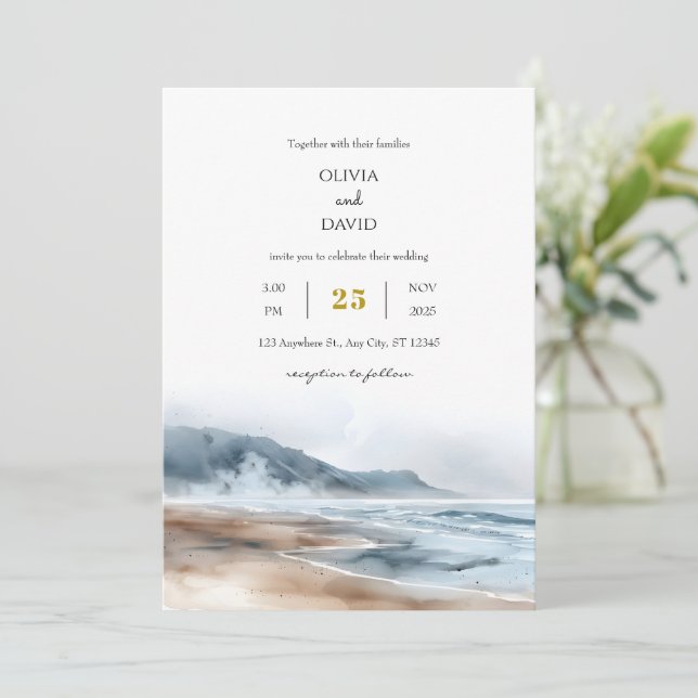 Dusty Blue Coastal Misty Shoreline Beach Wedding Einladung (Stehend Vorderseite)