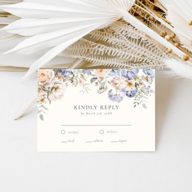 Dusty Blue Cream Floral Wedding RSVP Karte (Von Creator hochgeladen)