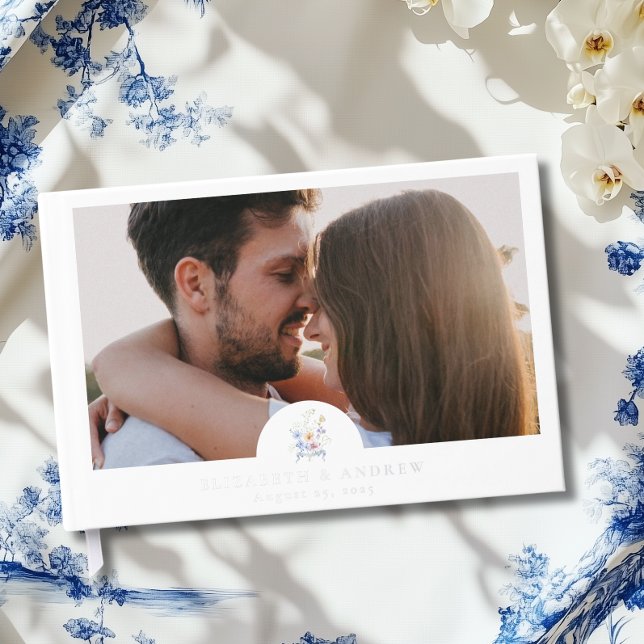 Dusty Blue Crest Floral Wedding Gästebuch (Von Creator hochgeladen)