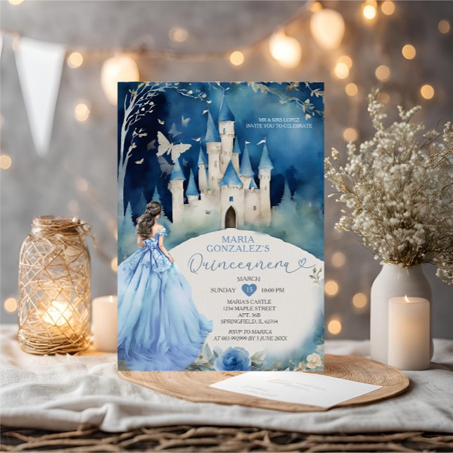 Dusty Blue Dress Forest Silver Castle Quiñceanera Einladung (Von Creator hochgeladen)