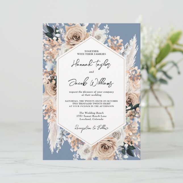 Dusty Blue Floral Boho Hochzeitseinladung Einladung (Stehend Vorderseite)