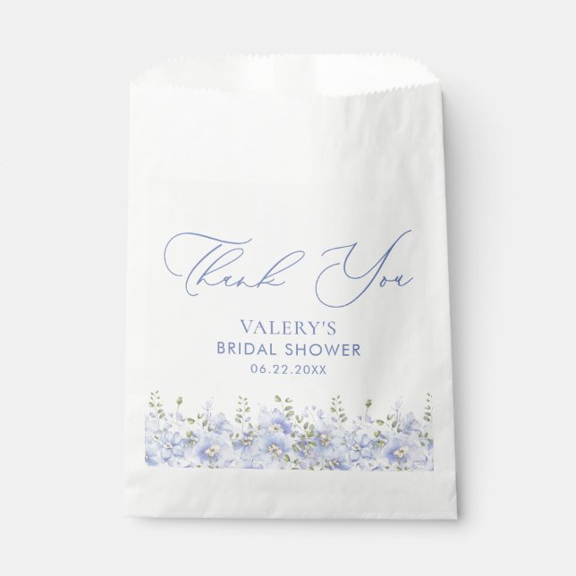 Dusty Blue Floral Brautparty Geschenktütchen (Vorderseite)