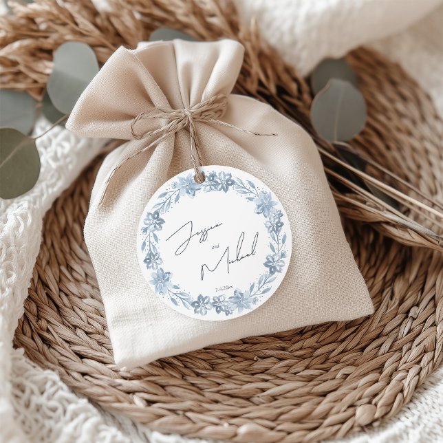 Dusty Blue Floral Chic Script Winter Theme Wedding Geschenkanhänger (Von Creator hochgeladen)