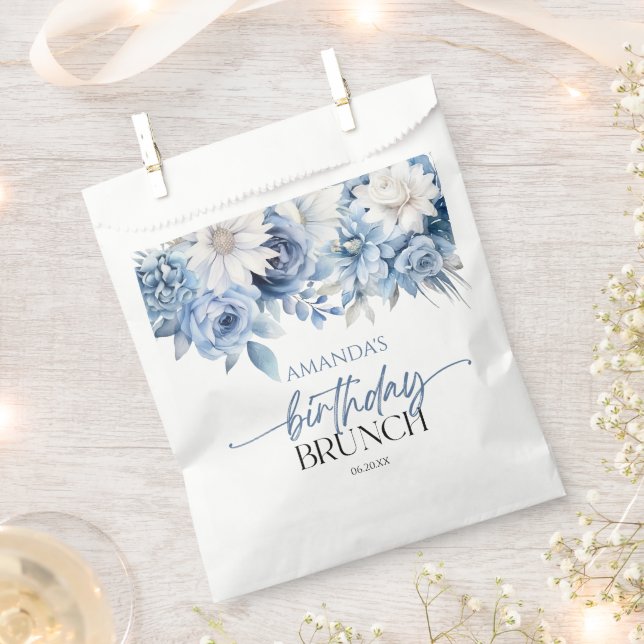 Dusty Blue Floral Flowers Birthday Brunch Party Geschenktütchen (Ausgeschnitten)