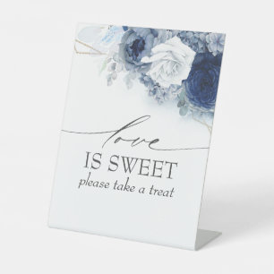 Dusty Blue Floral Liebe ist süße Leckereien Sockelschild